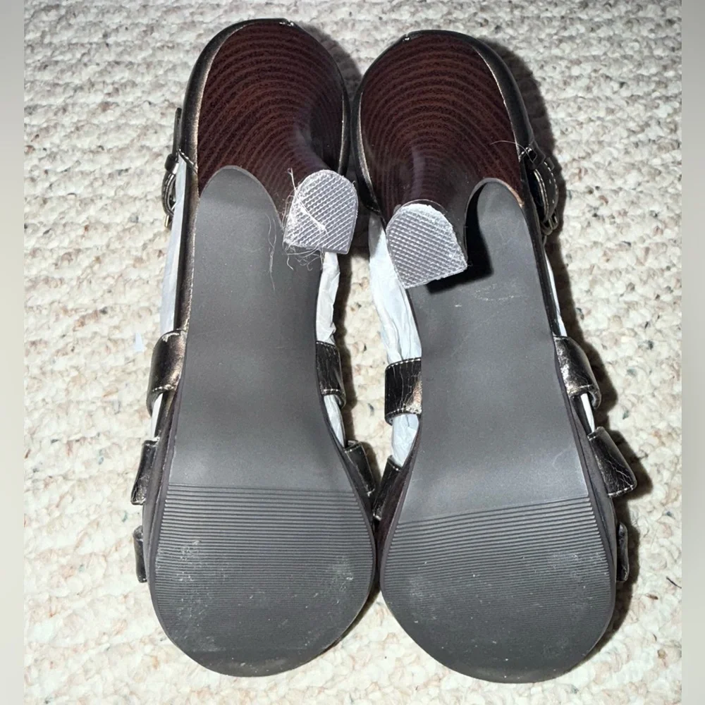 Madden Girl Lusterus Platform Gladiator Shoe for Women, Bronze Size 6.5 new
